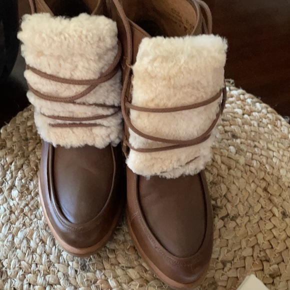 UGG Analise Exposed fur lace up boots. - Picture 13 of 16